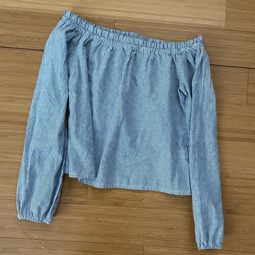 Brandy Melville off the shoulder top